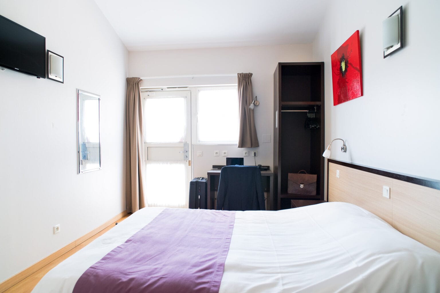 allotel-hotel-chambre-double-spacieuse-et-lumineuse