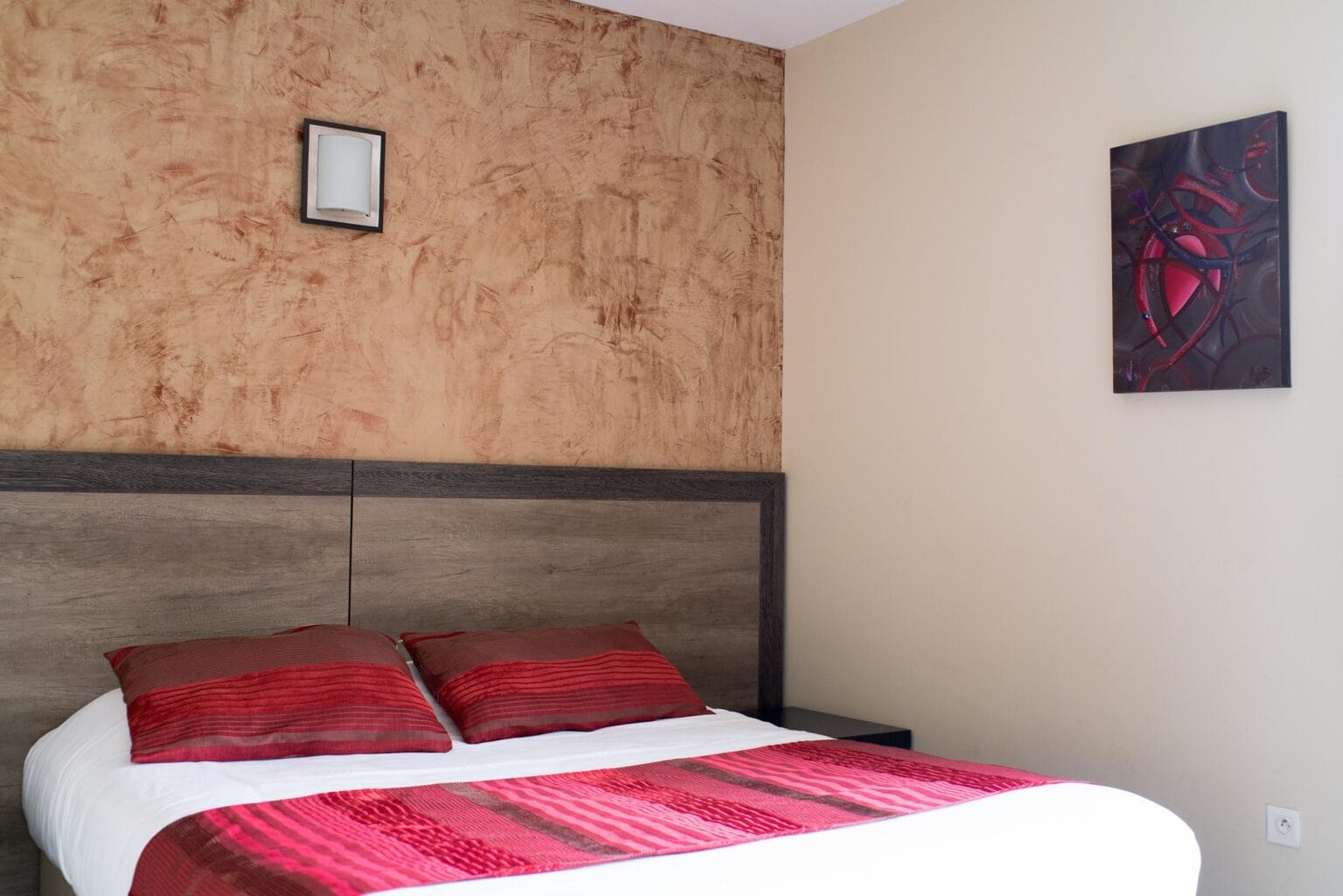 allotel-villas-grande-chambre-lit-double