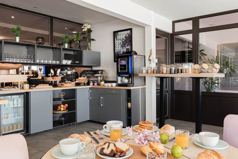 ariane-allotel-appart-studio-fos-petit-dejeuner-buffet