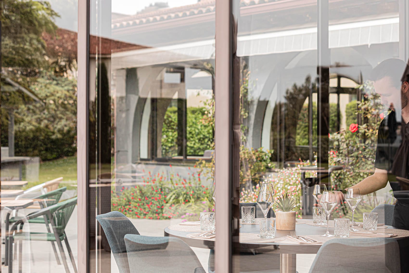 ariane-hotel-allotel-fos-restaurant-service